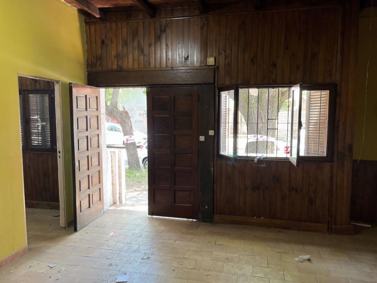 Casa de 5 ambientes en Venta - Moron Centro