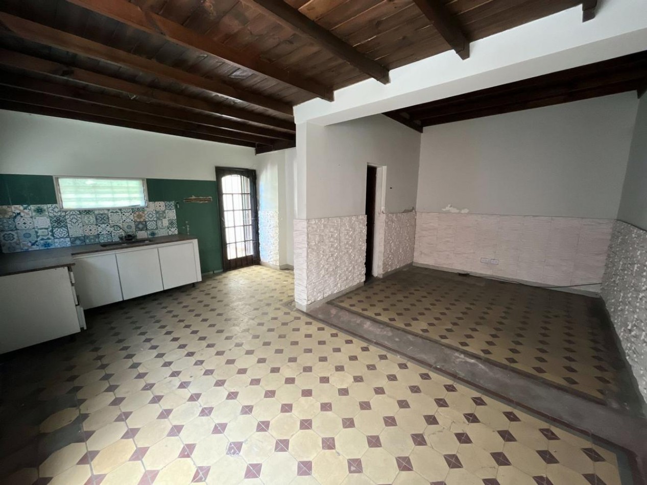 Casa de 5 ambientes en Venta - Moron Centro