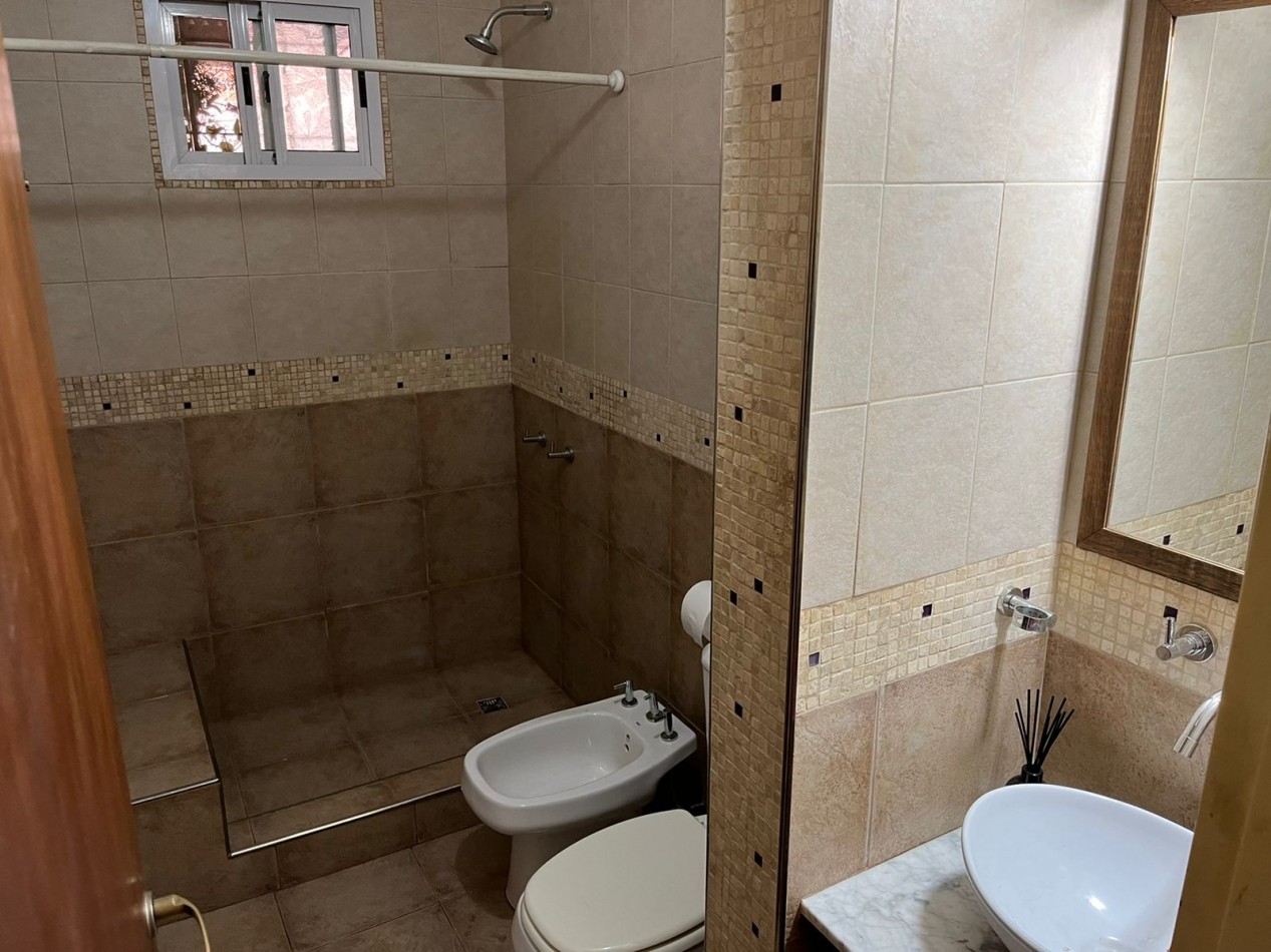Casa de 6 ambientes en Venta - Moron Sur