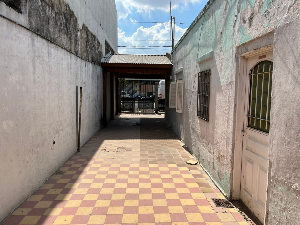 Local comercial + 2 departamentos - Moron Sur