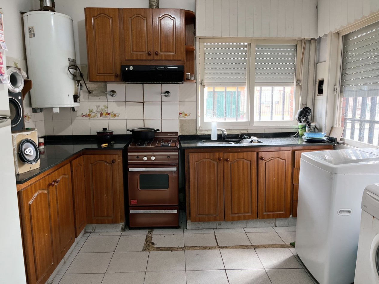 Casa de 4 ambientes sobre lote de 250 mts²  en venta - Villa Luzuriaga   