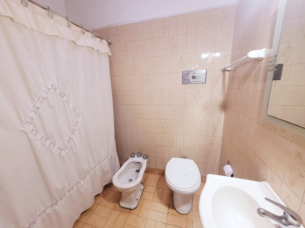  Casa americana de 5 ambientes con local en venta - Rafael Castillo