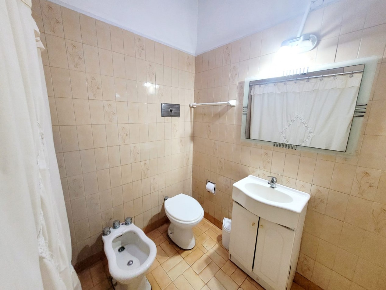  Casa americana de 5 ambientes con local en venta - Rafael Castillo