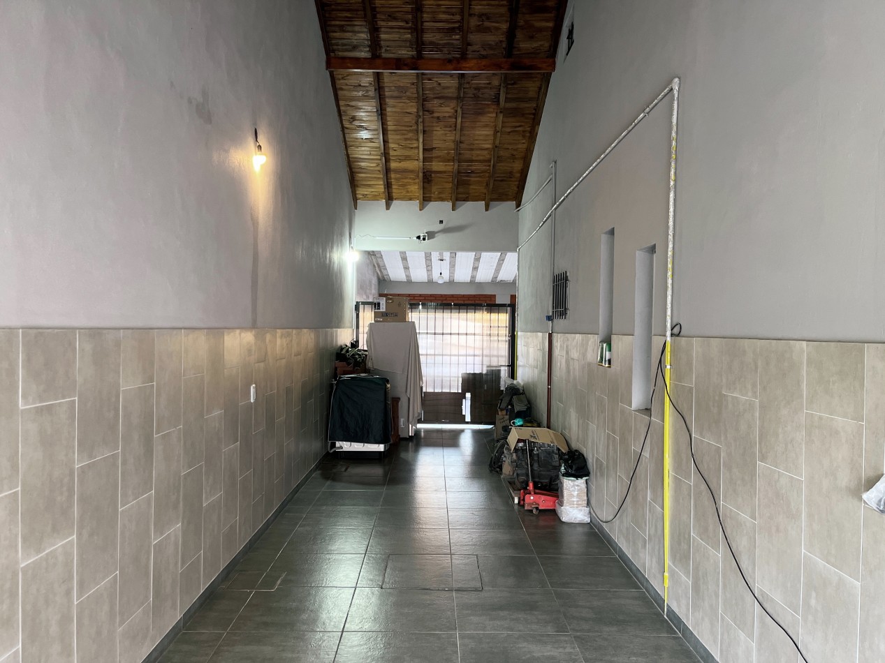 Casa de 8 ambientes en venta -  Libertad