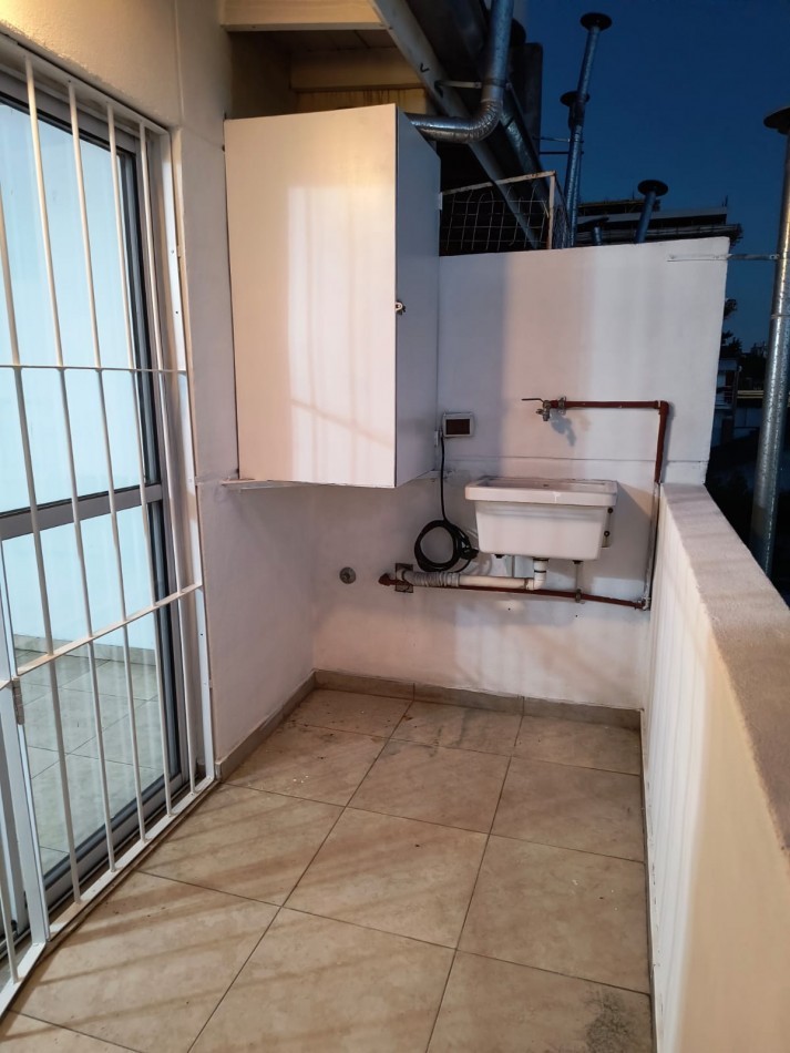 Hermoso departamento de 2 ambientes en venta - Moron Centro