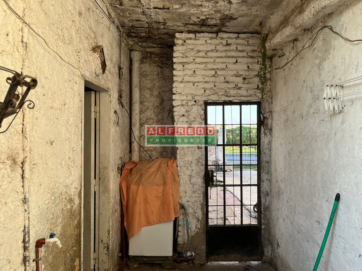Casa a reciclar en venta - Moron Sur