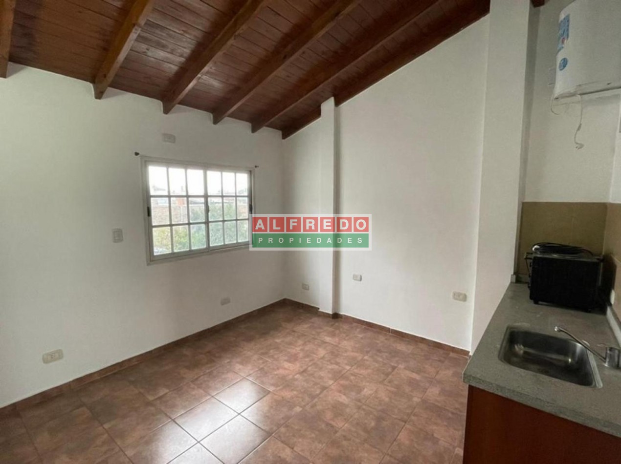 Departamento 2do piso en importante zona comercial - Isidro Casanova