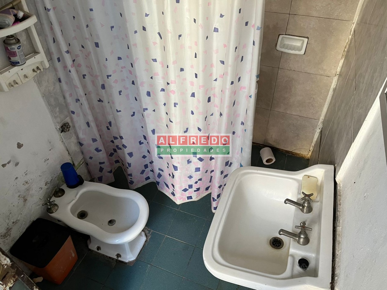 Casa a reciclar en venta - Moron Sur