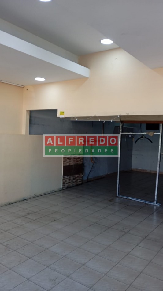 Local sobre importante avenida en Rafael Castillo