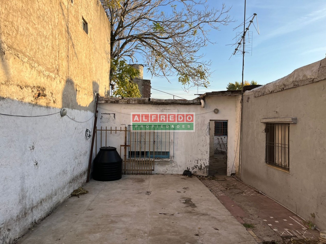 Casa a reciclar en venta - Moron Sur