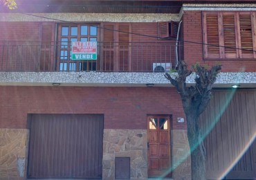 Chalet de 4 ambientes en 2 plantas - En Venta - Castelar Sur