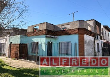 PH en alquiler de 3 ambientes en esquina - Moron Sur