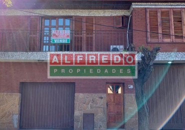 Chalet de 4 ambientes en 2 plantas - En Venta - Castelar Sur